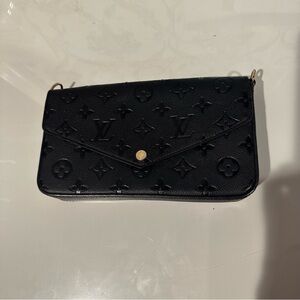 Black L V Wallet on Chain